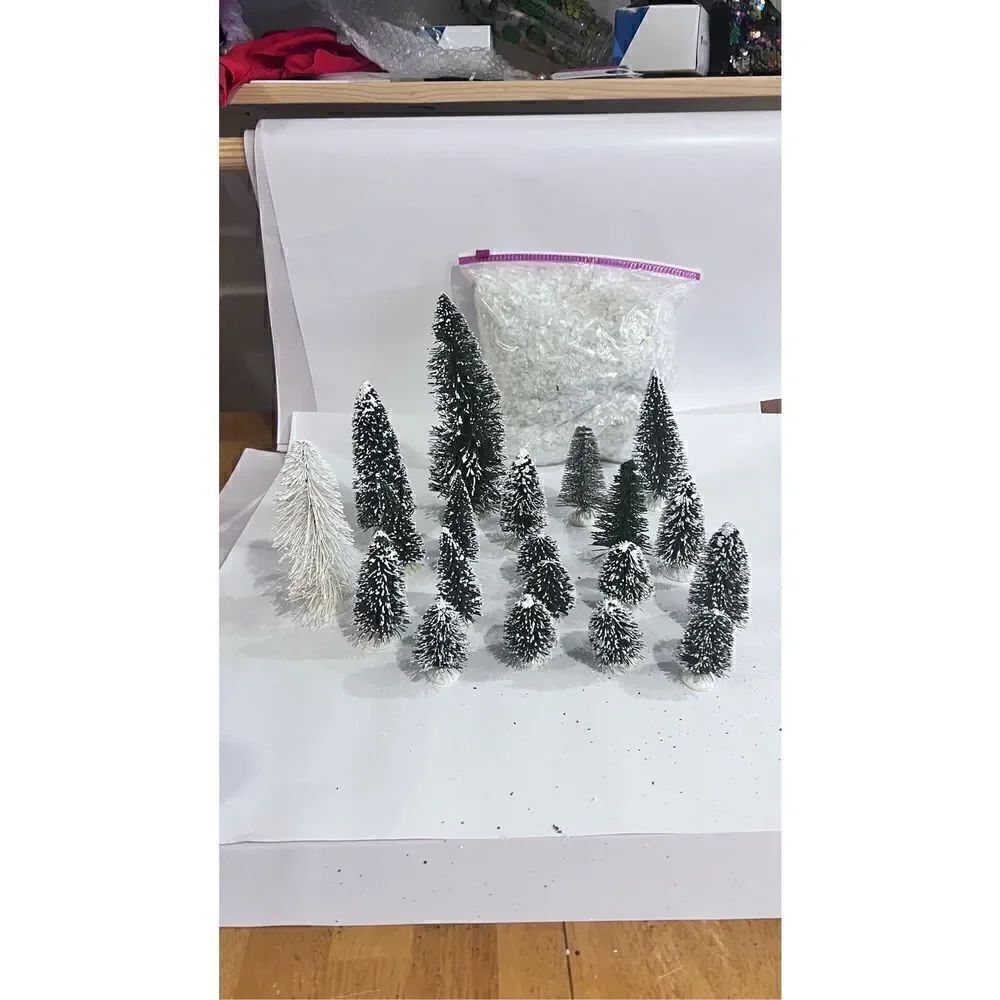 LEMAX HOLIDAY TIME CHRISTMAS VILLAGE BOTTLE NECK CHRISTMAS TREES SET 19 W/ SNOW